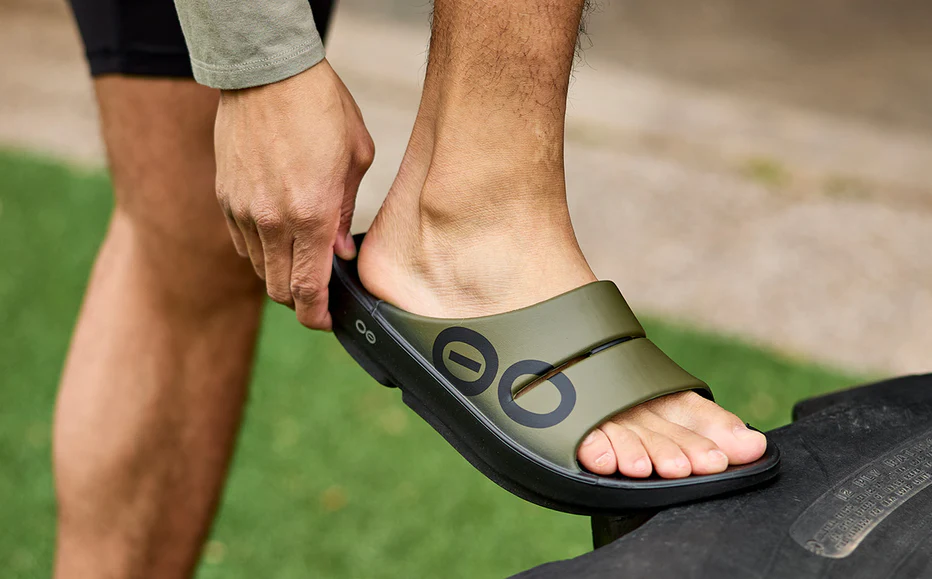 OOFOS limited edition color OOahh Men’s Sport Slide FJ x OOFOS OOahh Sport Slide Unisex - FootJoy main image 2